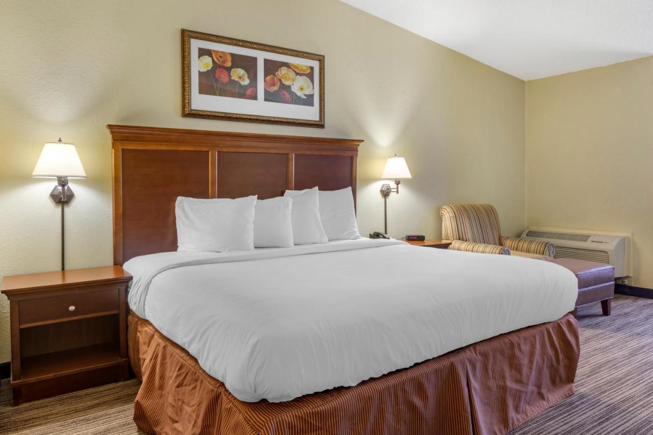 Hotel Country & By Radisson, Downtown