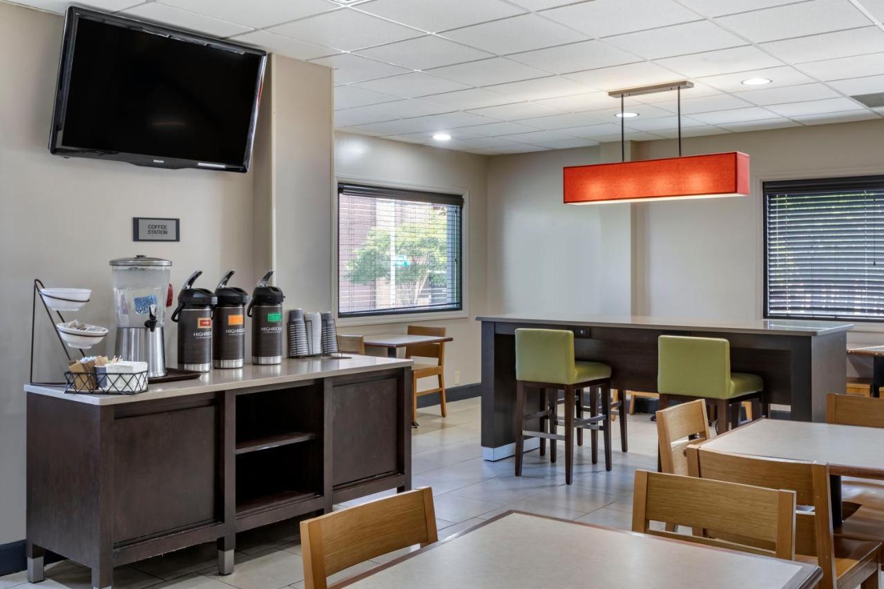 Country & By Radisson, Downtown Hotel