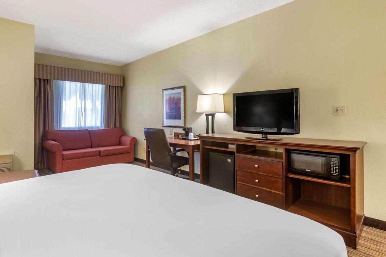 Country & By Radisson, Downtown Hotel 3*