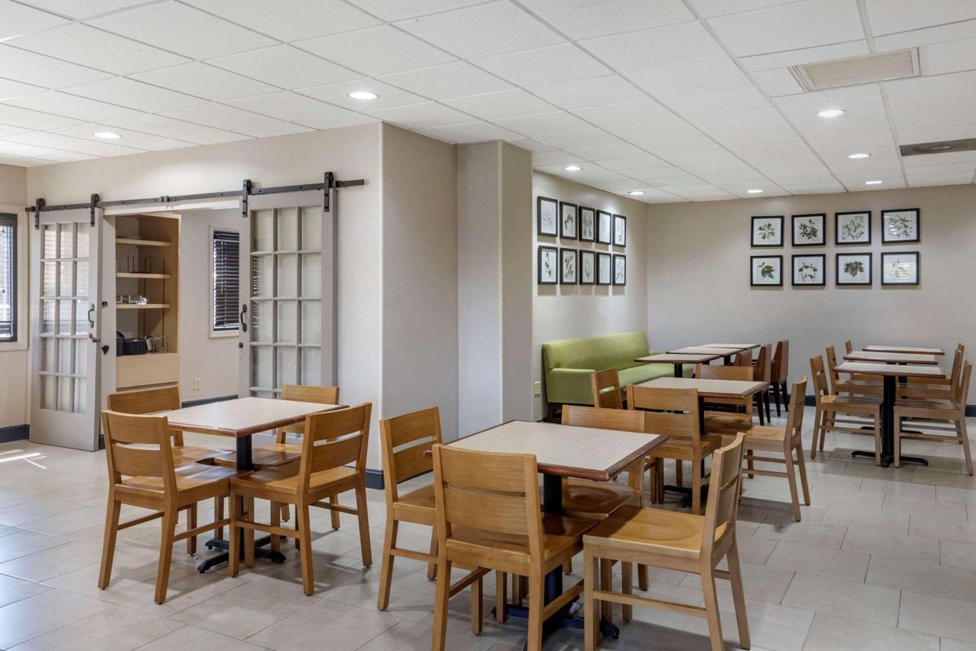 Hotel Country & By Radisson, Downtown 3*