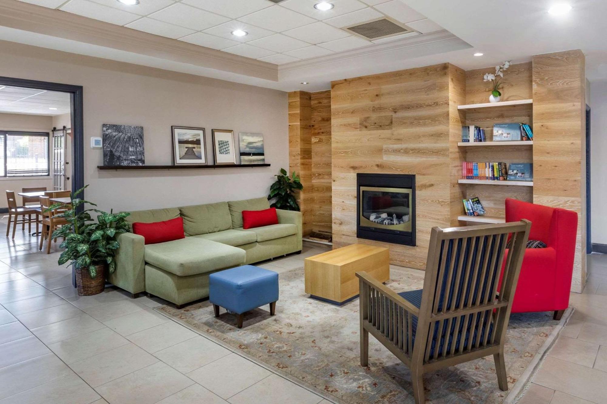 Country & By Radisson, Downtown 3*