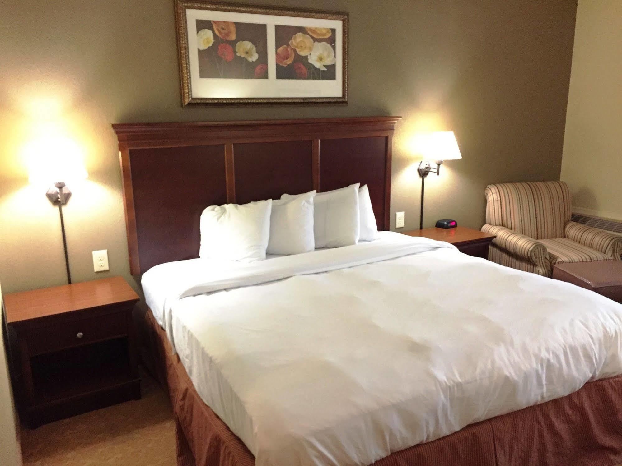 Country & By Radisson, Downtown Hotel 3*