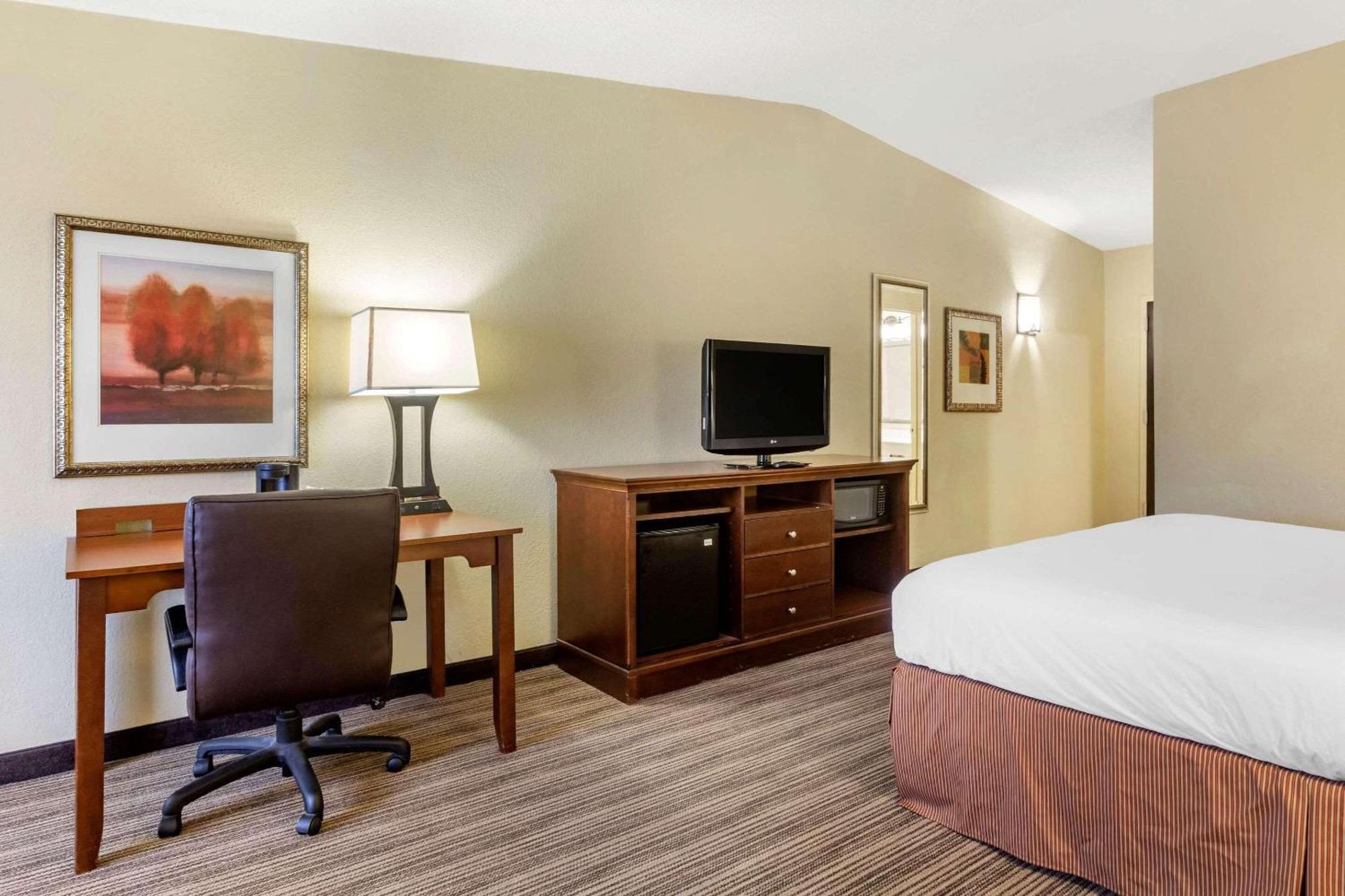 Hotel Country & By Radisson, Downtown 3*