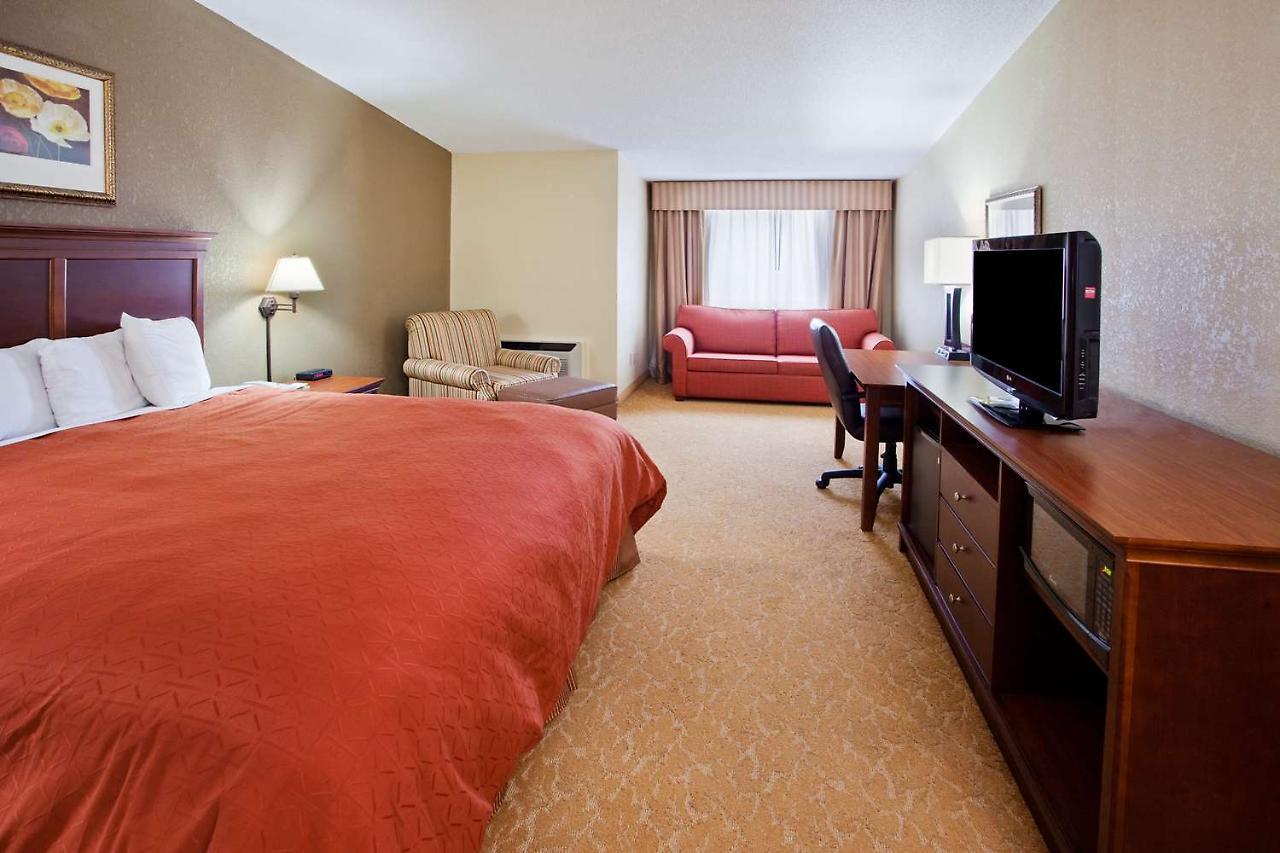 Country & By Radisson, Downtown Hotel 3*