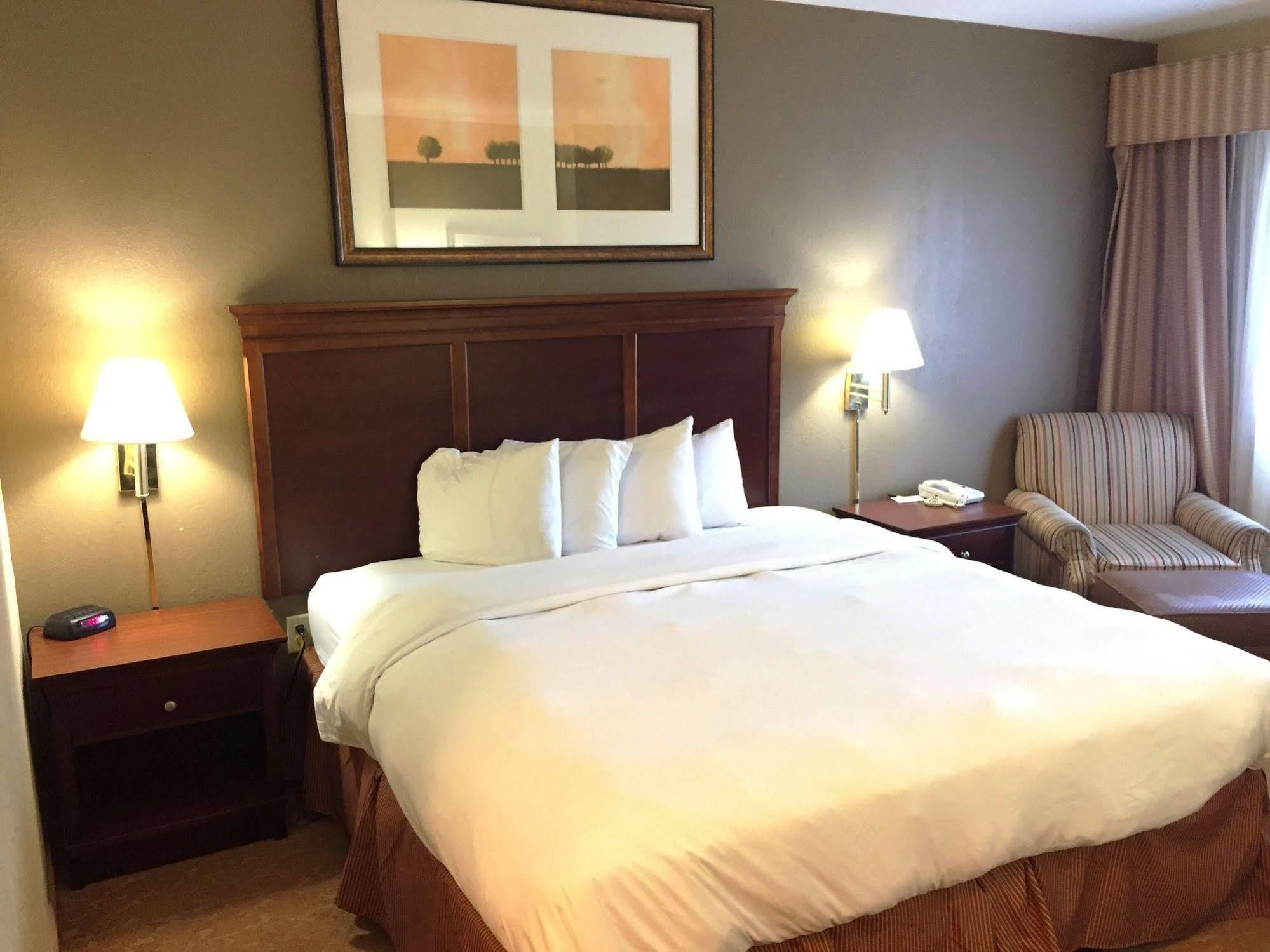 Hotel Country & By Radisson, Downtown 3*