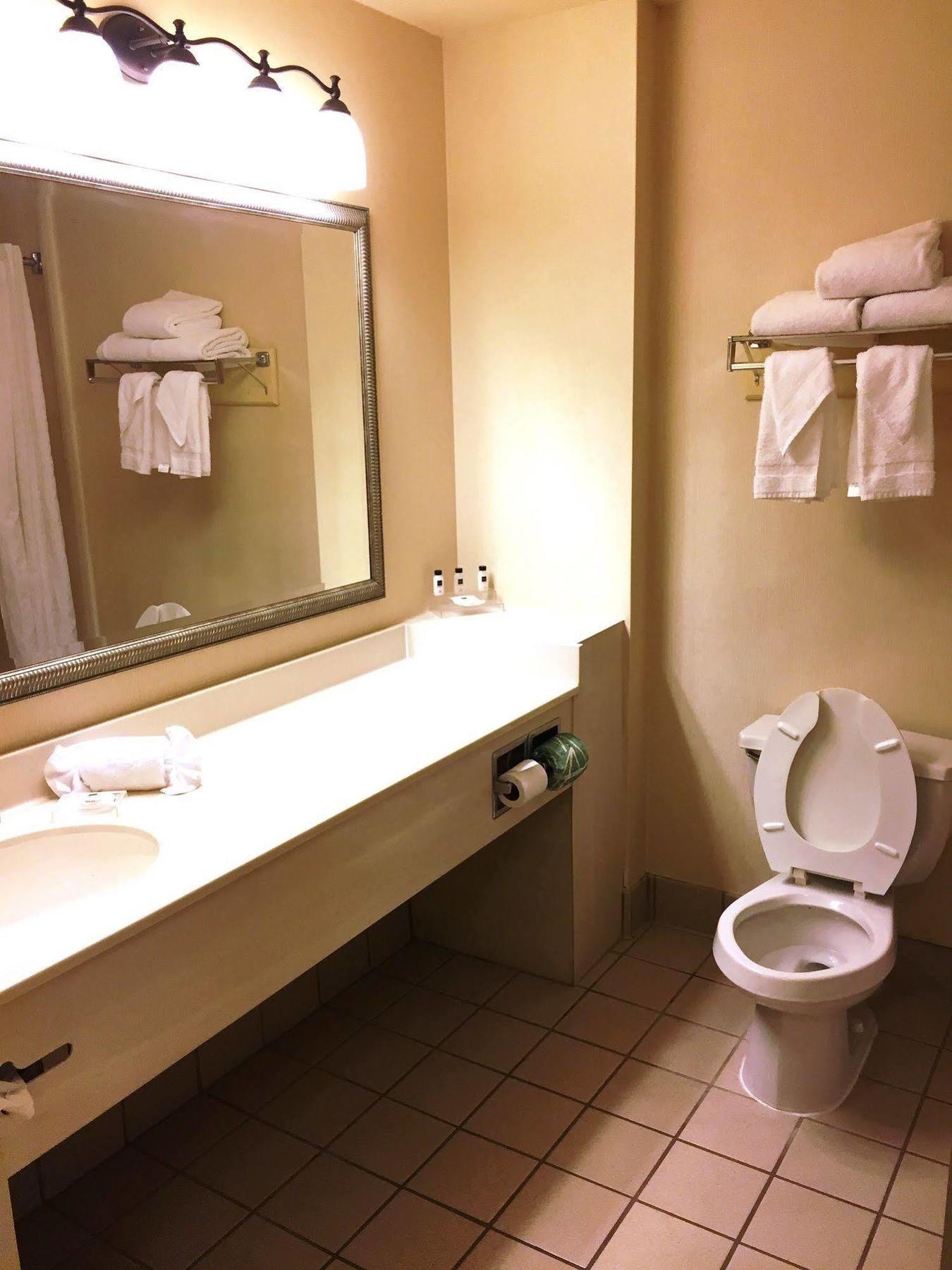 Country & By Radisson, Downtown 3*