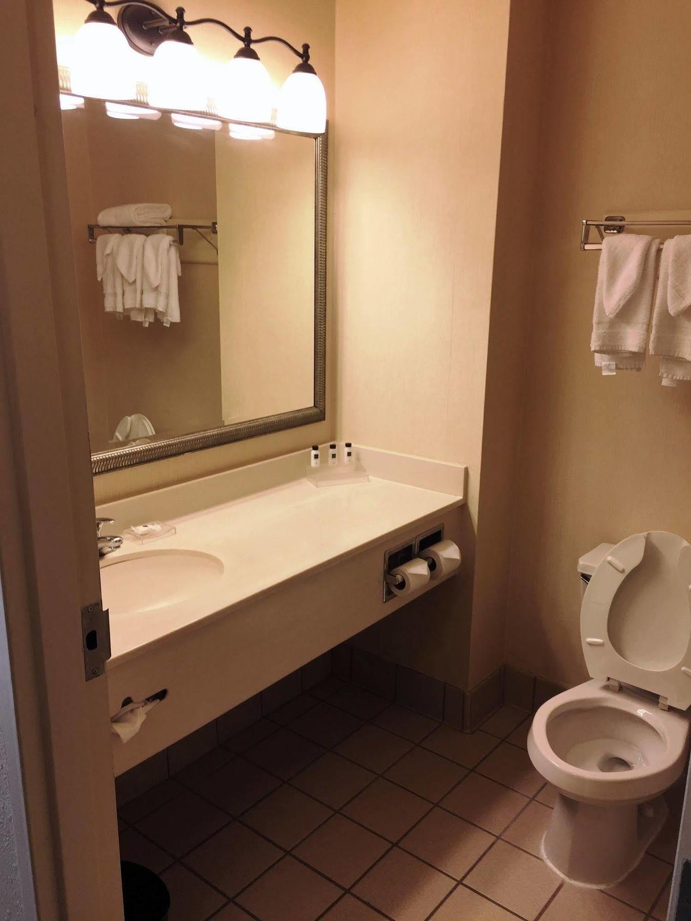 Country & By Radisson, Downtown 3*